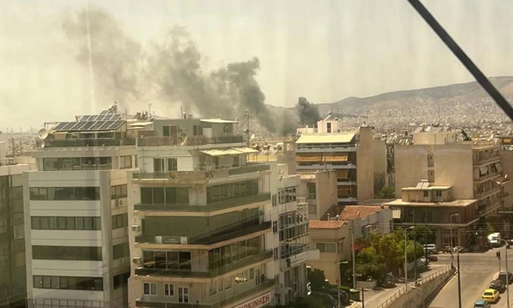 Σε ύφεση η φωτιά στο Μοσχάτο - Αποκαταστάθηκε η κυκλοφορία